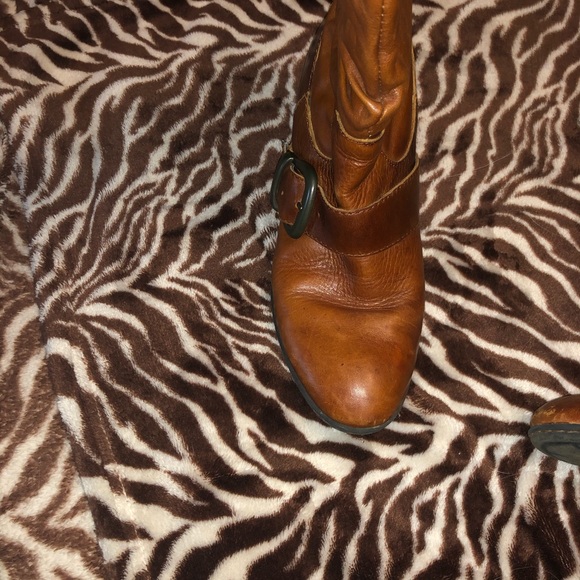 Boots - Picture 3 of 3